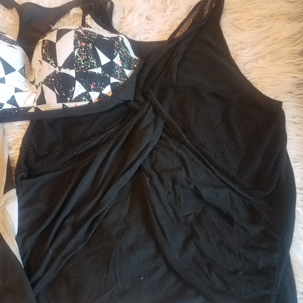 Workout top - Picture 2 of 4